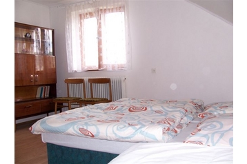 Eslovaquia Privát Uhorská Ves, Exterior